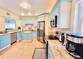 Beachfront House - Ocean Views, Beach Access - 6