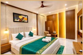 Hotel Varuna vedangama Near Vishnath Temple - Lift, Restaurant & Parking Facilities # Air Conditioning Rooms # Best Location - 4