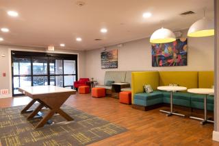 Hampton Inn & Suites College Station - 5