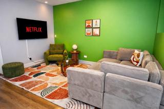 Cozy 3BR Chicago Garden Apartment Near Loyola & Downtown - 0