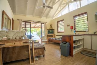 Whispering Palms - Absolute Beachfront Villas - 9