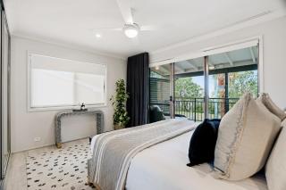 Absolute Lakefront Sleeps 10 Pool Table - 3