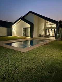 3-Bed Edinburgh Villa, Vainona - 2