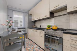 Family Apartment with Air Conditioning and Children's Room by Noclegi Renters - 4