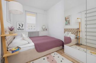 Family Apartment with Air Conditioning and Children's Room by Noclegi Renters - 3
