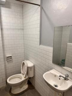 Capitol Tourist Inn 2026 - 3