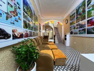 Golden Lotus Hostel & Spa Hang Dao Night Market - 1