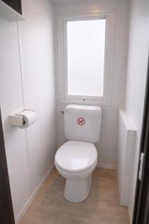 Cottage flottant Premium terrasse Jacuzzi privé en supplément près de Dijon - 4