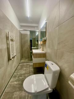 Kira's Group Apartments - 8 Units for Up to 38 Guests - 3