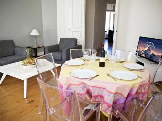 "Le Jazzy" by EnjoyNice, 3-bedroom, 2-bathroom spacious central apartment - 4