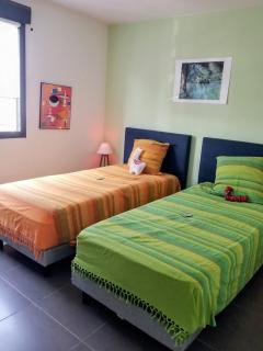VERT PARADIS - Appartement 3 étoiles, Vue apaisante sur GOLF, Pins Parasols, 2è étage - 80 m2 dont Terrasse avec Pergola, 2 chambres, 3 CLIM, WIFI - Piscine, Parking et Park à vélos, Ascenseur - en Option Linge, Ménage - Pistes cyclables, Mer à proximité - 2