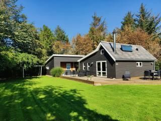 Home Near Beach With Wilderness Bath - 0