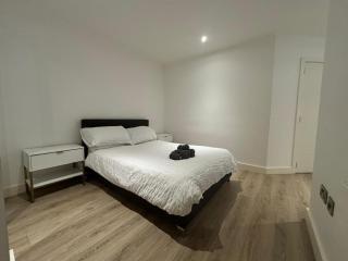 Modern Studio in Central Solihull near NEC - 6