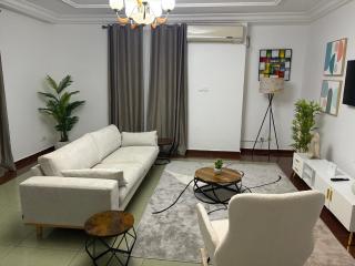 Luxury Apartment in Ominisport, Yaoundé - Fast Wi-Fi - Secure - Long & Short Stays - 0