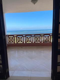 Cozy 2Bedroom Beachfront Apartment - 3