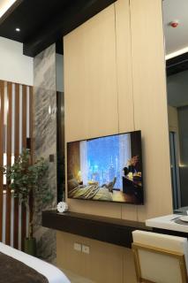 Urban Luxe Studio- Shore 2 Residences, Steps to Mall of Asia Complex, Pasay City - 1