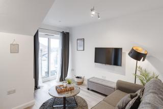 Aura Retreat with Free Parking - 9