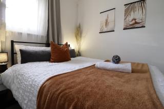 Spacious 2BR Apartment Central Colchester Near Station Fast WIFI - 1