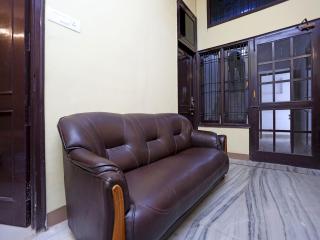 Hotel O Greenview Near Munshi Pulia Metro Station - 9