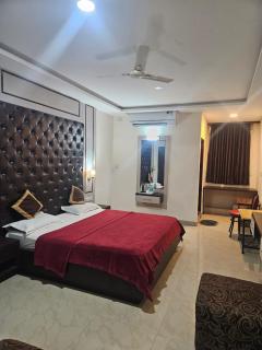 Hotel Reliance Suits - 7