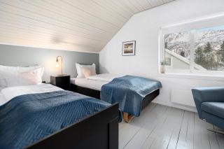 Central 5 Bedroom Villa with Svolværgeita View - 4