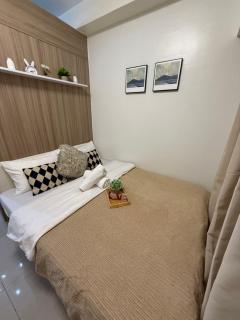 Thrifty Comfy Luxe Stays - 0