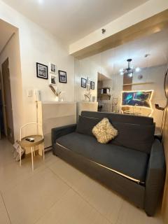 Thrifty Comfy Luxe Stays - 3