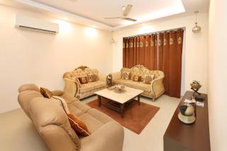 Golden Oak by RedOliveNr. DLF Golf Course Luxe - 9