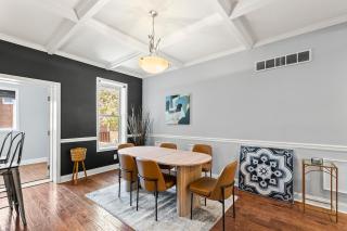 Elegant Reservoir Hill home with parking sleeps 8 - 9