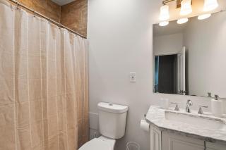 Elegant Reservoir Hill home with parking sleeps 8 - 2
