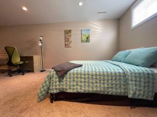 Shiblys Retreat Near West Edmonton Mall - 5