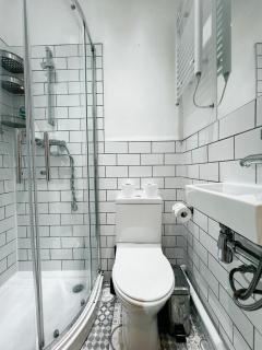 Spacious 4-Bedroom Flat in Fulham - 4