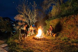 SaffronStays Prism Hill Deluxe Room - 6