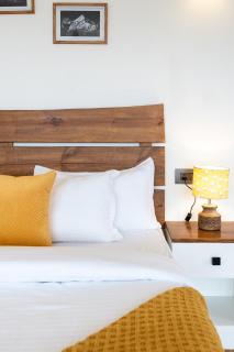 SaffronStays Prism Hill Deluxe Room - 3