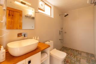 SaffronStays Prism Hill Deluxe Room - 1