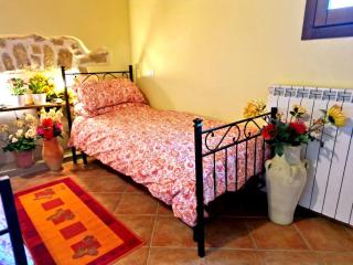 Apartment with Sunny Balcony overlooking Introdacqua - 5