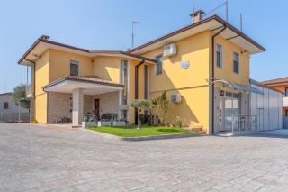 Aura Suite Garden Jacuzzi 10min Lake Garda - 1