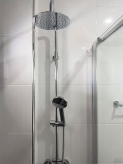 Modern 2-bdr apt with rooftop pool - LCGR - 5