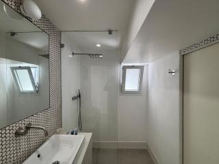 City Center Elegant 3 Bedroom & Parking - By Vacay - 5