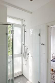 Big Apartment Next to Gordon Beach Plus Free Parking - 4