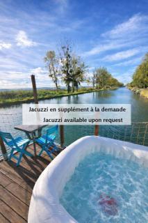 Cottage flottant terrasse jacuzzi privé en supplément aux Portes de Dijon -  - 9