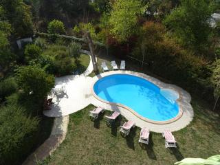 Club Topaz Apartments - 1