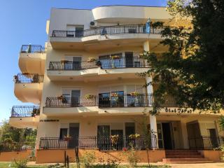 Club Topaz Apartments - 2