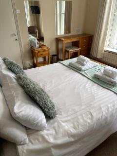 Hazeldene Guest House - 3