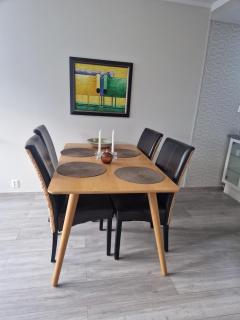 Central, parking and 10 min walk to train station - 8