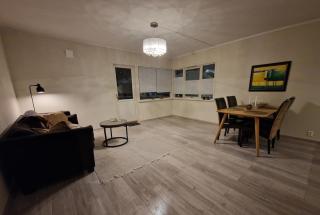 Central, parking and 10 min walk to train station - 6