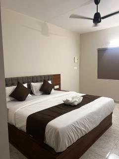 Crown Town Hotel - Kalamassery - 7
