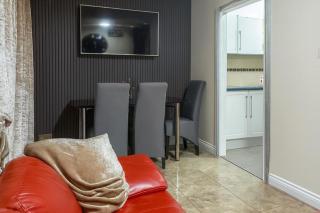 House-Sleeps 5 person -Etihad Stadium 15 min drive - 2