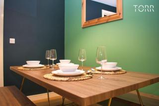 Spacious 2BR Apartment By Torr Property Group Short Term Rentals With Free Underground Allocated Parking Manchester - 4