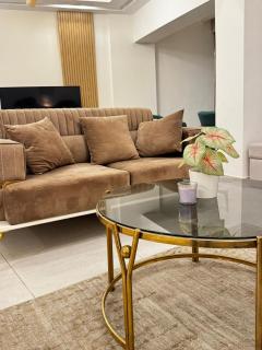 شقة فندقية فيو النيل في الزمالك رقم هاتف صفر صفر اتنين صفر واحد واحد صفر اتنين اربعه ثلاثه صفر 222 - 7